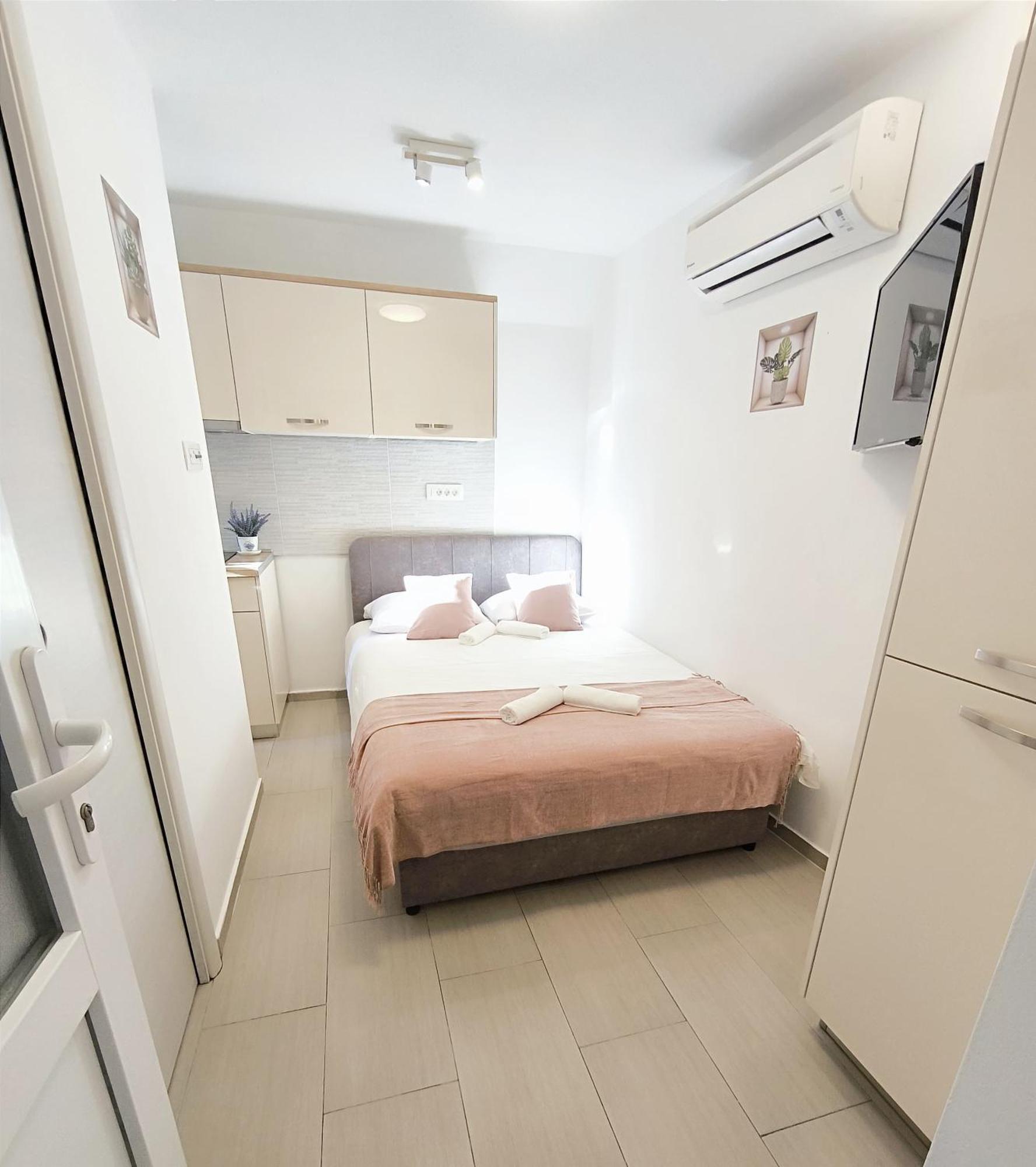Central Apartment & Room Niko Split Exterior photo