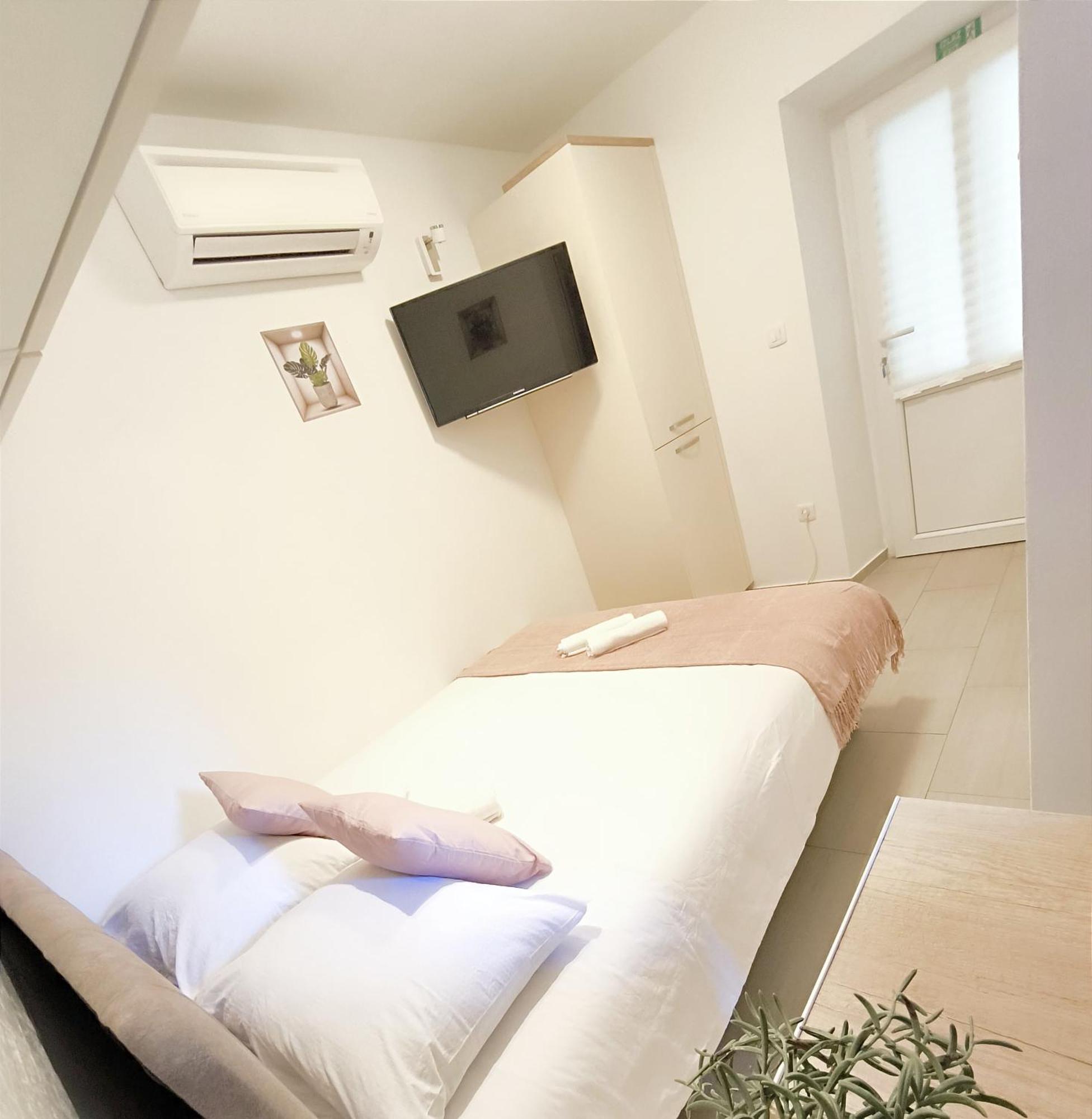 Central Apartment & Room Niko Split Exterior photo